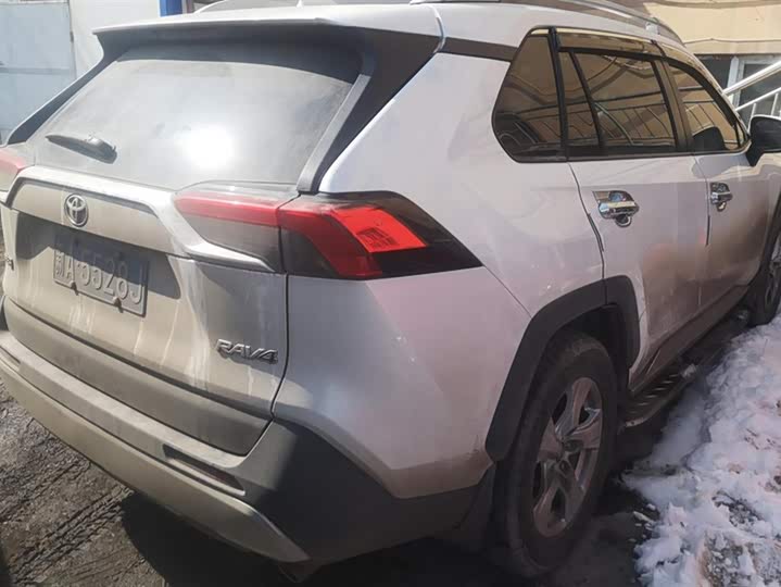 Photo 3 - Toyota RAV4