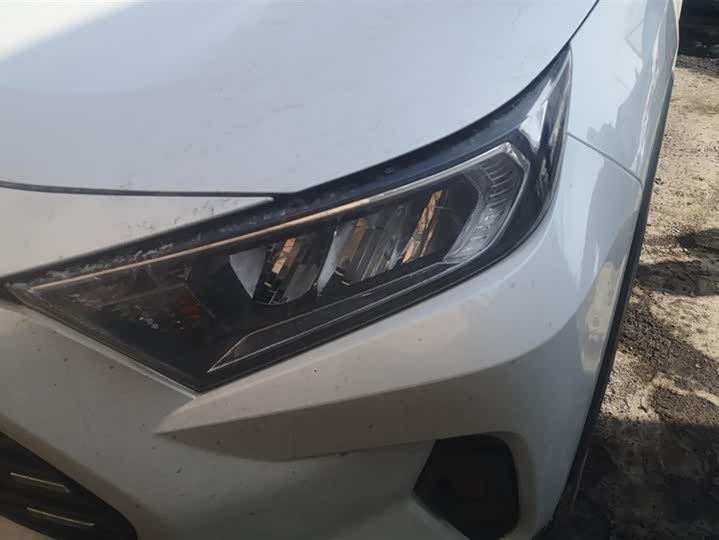 Photo 5 - Toyota RAV4