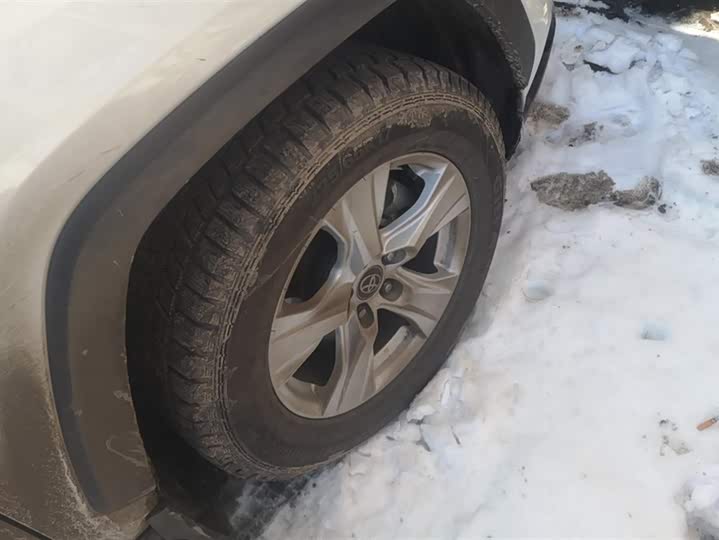 Photo 6 - Toyota RAV4