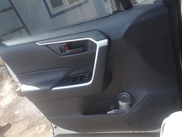 Photo 7 - Toyota RAV4