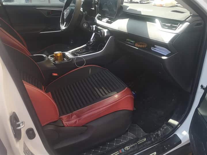 Photo 8 - Toyota RAV4
