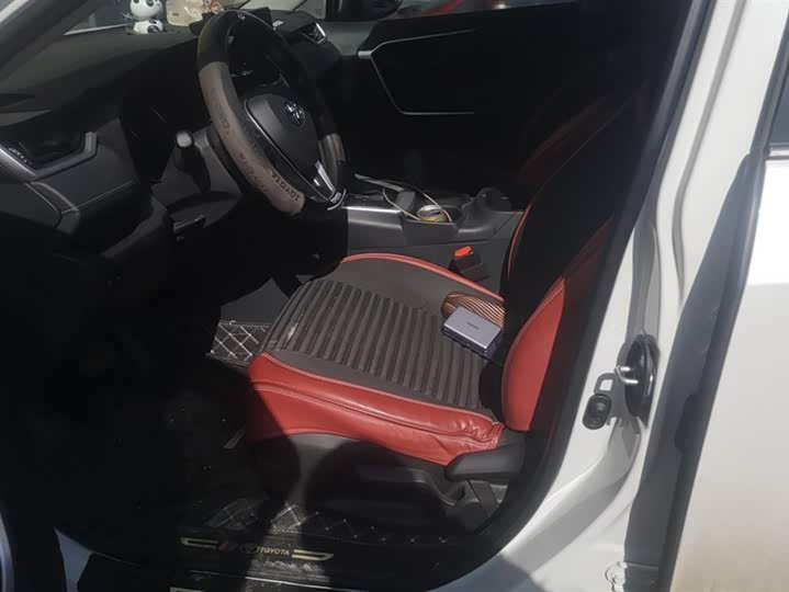 Photo 9 - Toyota RAV4