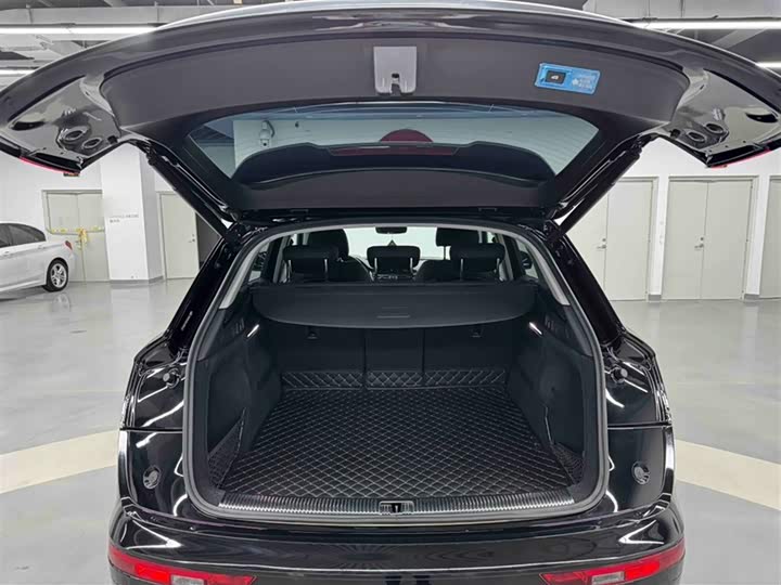 Фото 2 - Audi Q5L