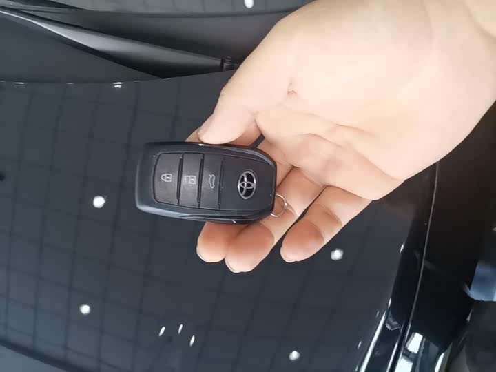 Toyota Camry 2026 2026款 双擎 2.0HSE 运动Lite版
