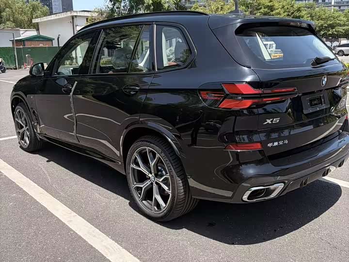 BMW X5 2026 2026款 xDrive 30Li 尊享型M运动曜夜套装