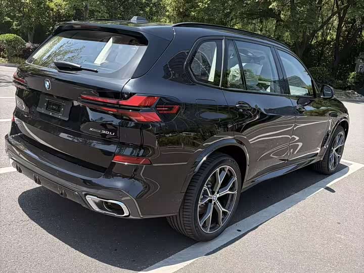 BMW X5 2026 2026款 xDrive 30Li 尊享型M运动曜夜套装