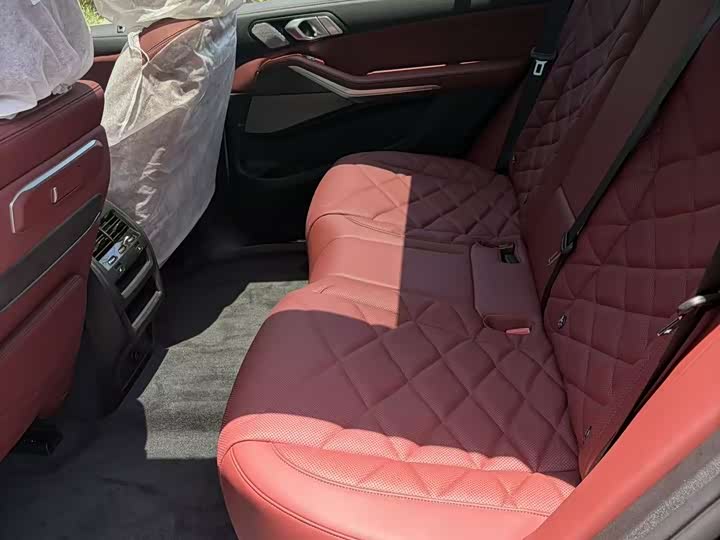 BMW X5 2026 2026款 xDrive 30Li 尊享型M运动曜夜套装