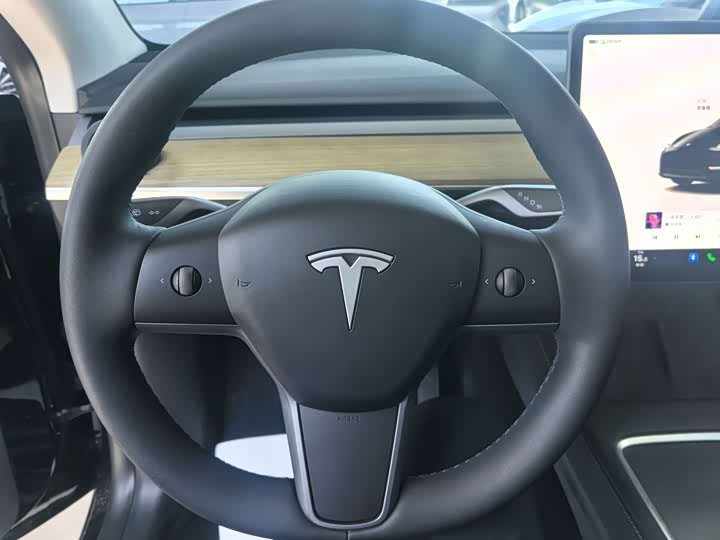 Фото 3 - Tesla Model Y