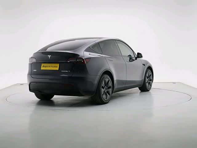 Zdjęcie 5 - Tesla Model Y