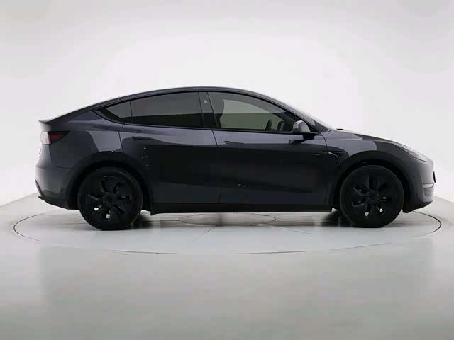 Zdjęcie 8 - Tesla Model Y