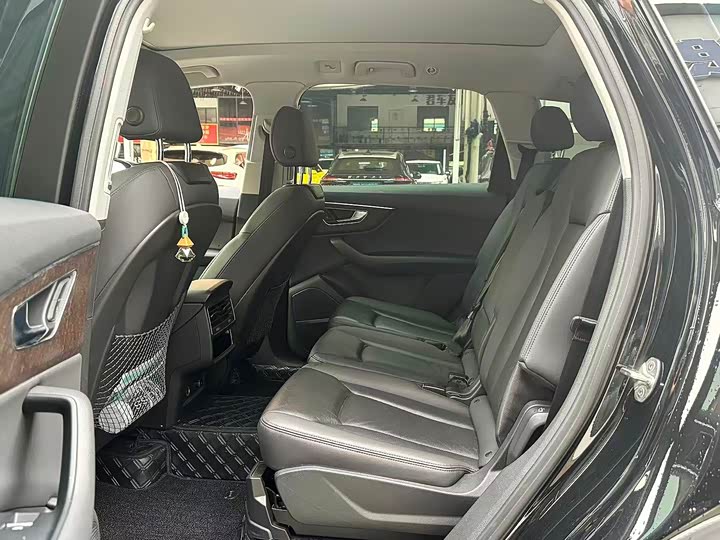 Фото 7 - Audi Q7