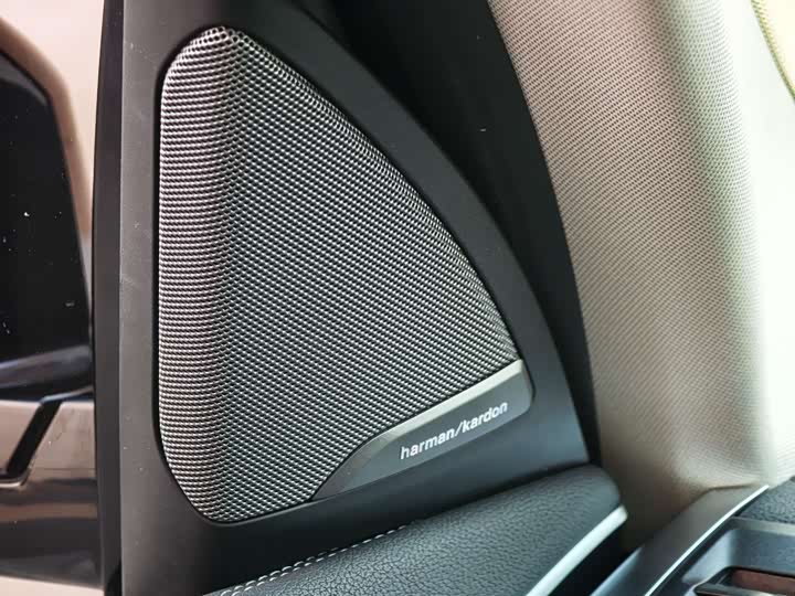 Фото 9 - BMW iX3