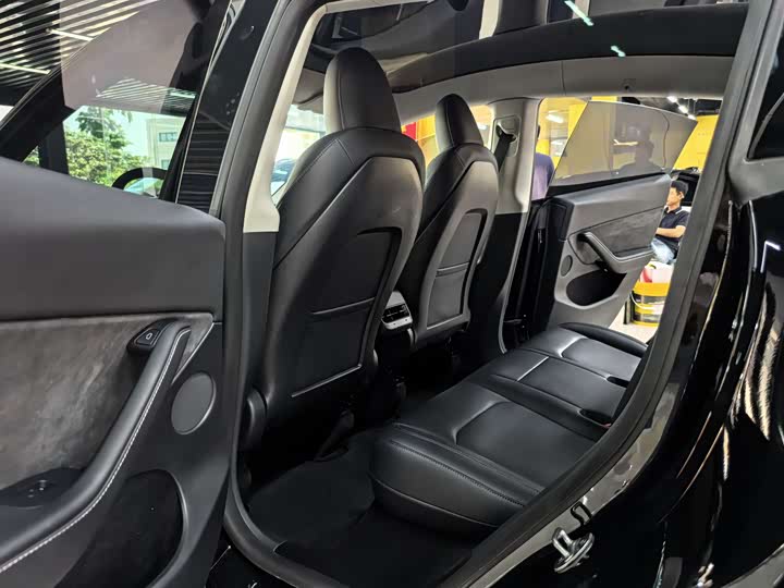 Photo 5 - Tesla Model Y