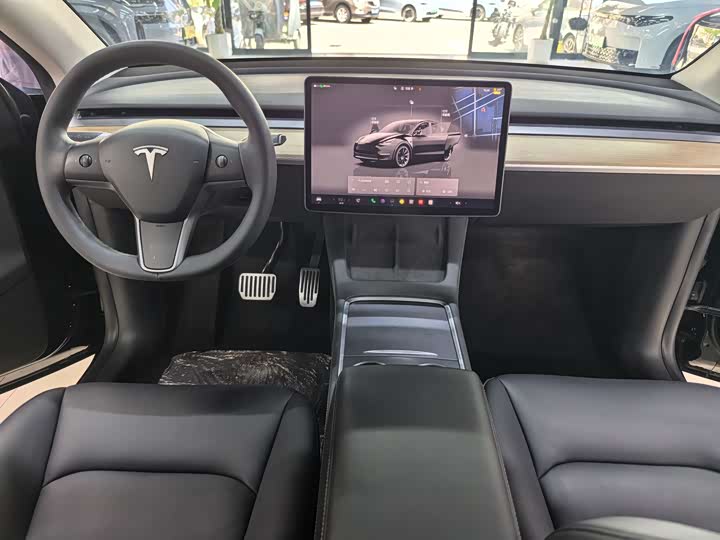 Photo 6 - Tesla Model Y