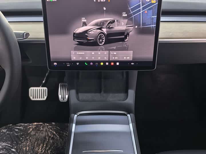Photo 8 - Tesla Model Y