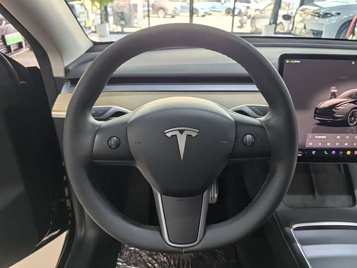 Photo 9 - Tesla Model Y
