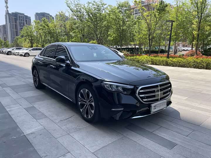 صورة 3 - Mercedes-Benz E-Class Hybrid