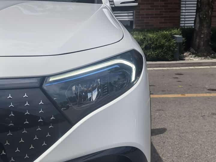 Фото 7 - Mercedes-Benz EQB