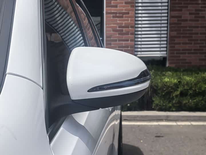 Фото 8 - Mercedes-Benz EQB