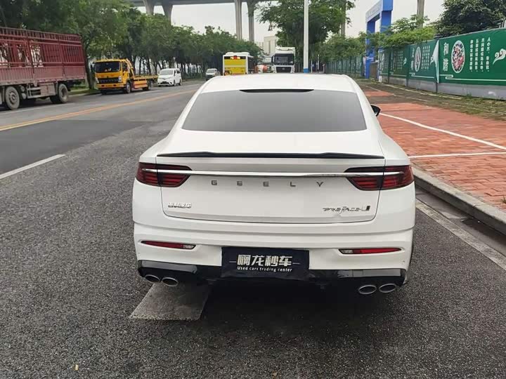Фото 4 - Geely Preface