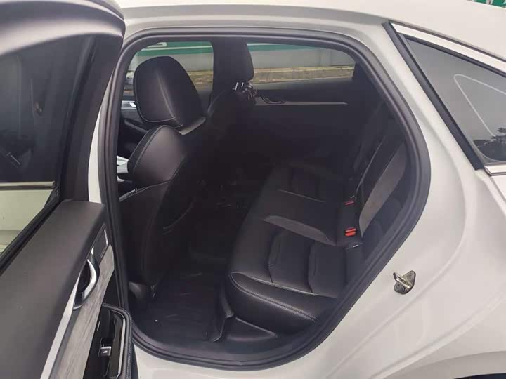 Фото 7 - Geely Preface