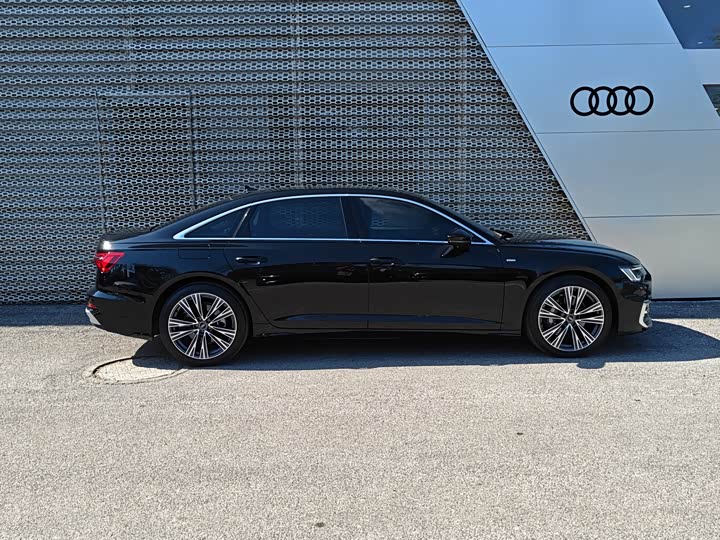 Photo 3 - Audi A6L