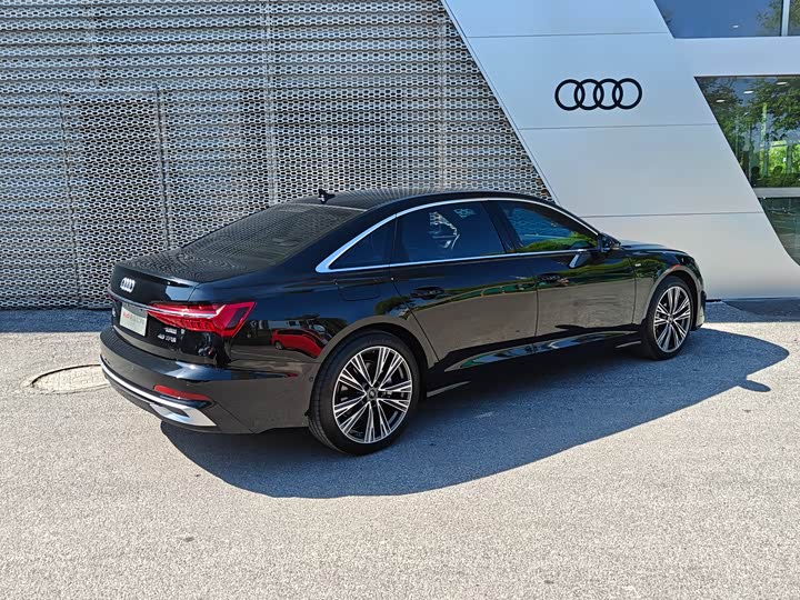 Photo 4 - Audi A6L