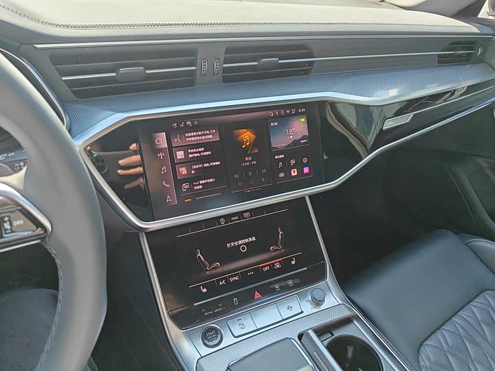 Photo 7 - Audi A6L