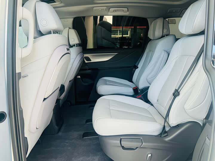 صورة 6 - Buick GL8 ES