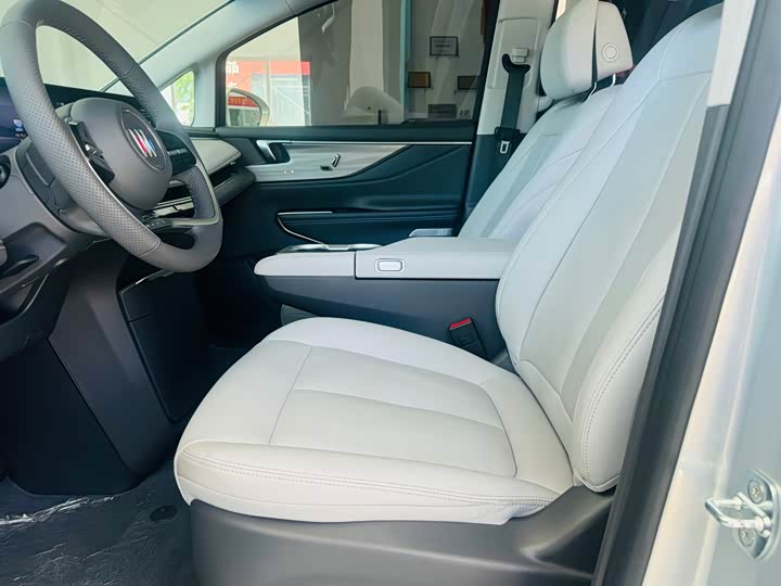 صورة 7 - Buick GL8 ES