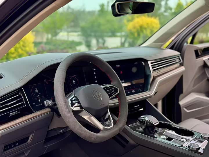 Volkswagen Touareg 2022 2022款 3.0TSI 锐享版 曜黑运动套装