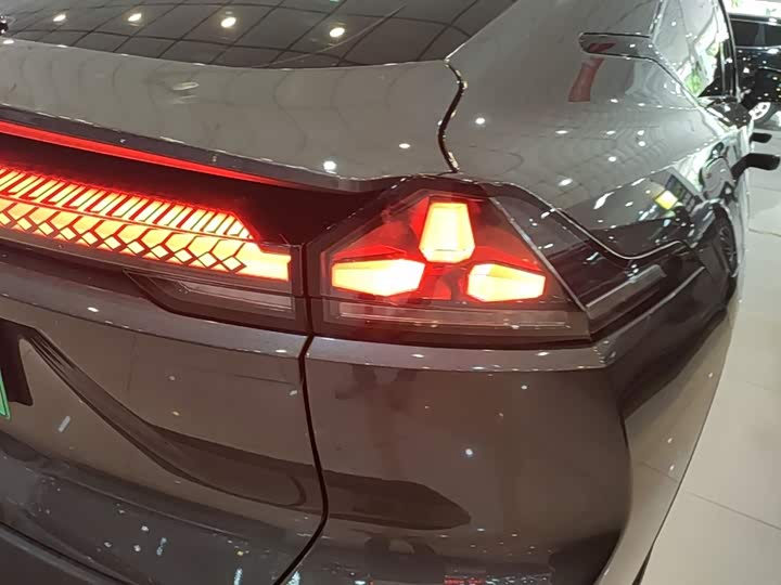 Zdjęcie 8 - Changan Deepal SL03