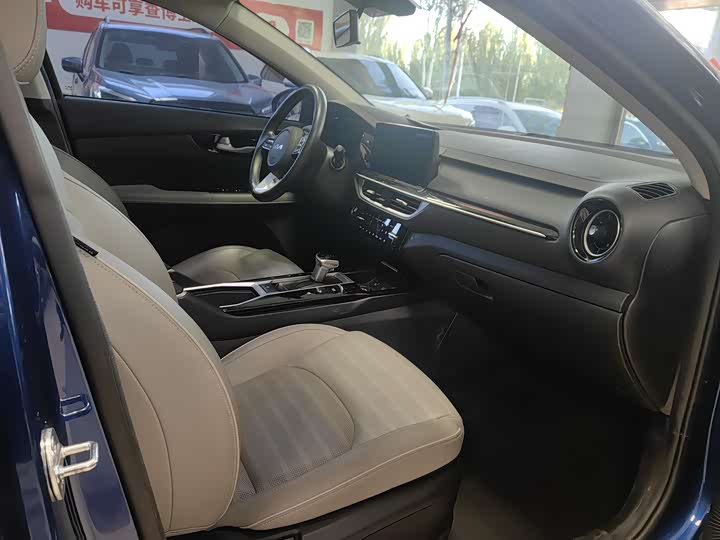 Kia K3 2023 2023款 1.5L CVT尊贵版
