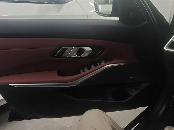 BMW 3 Series 2024 2024款 330Li M运动曜夜套装