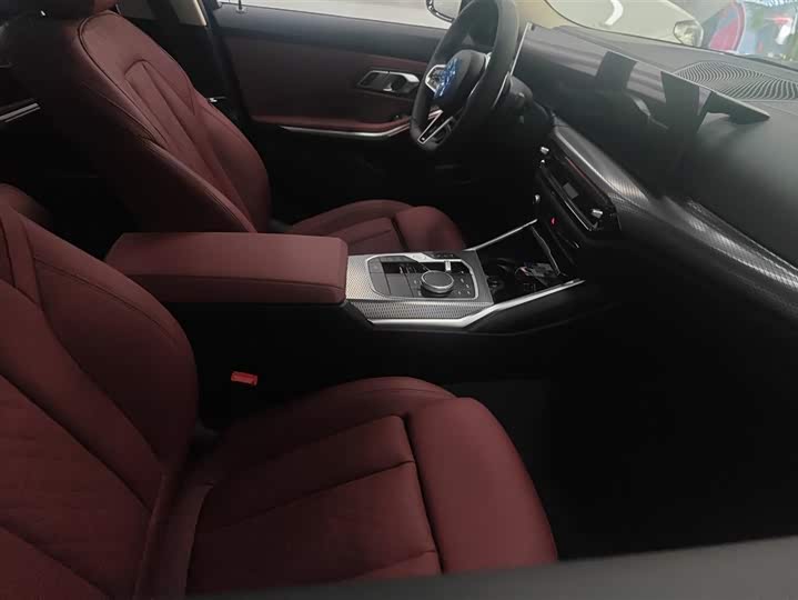 BMW 3 Series 2024 2024款 330Li M运动曜夜套装