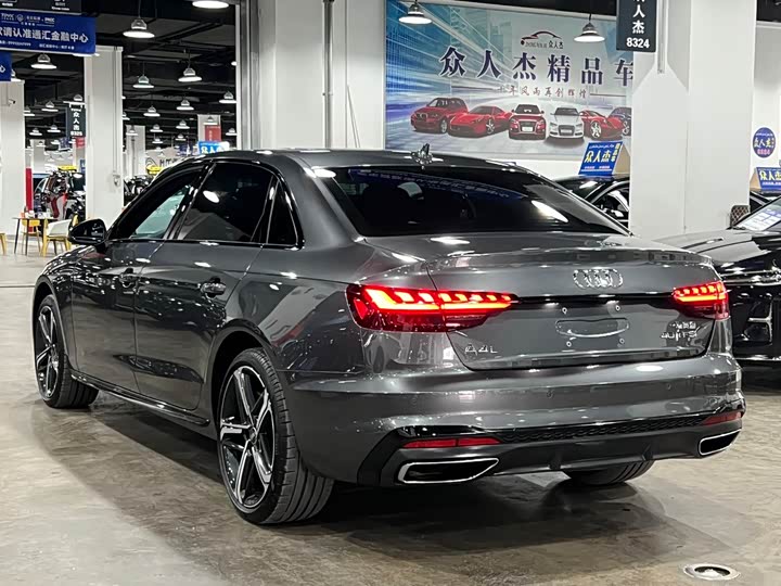 Фото 6 - Audi A4L