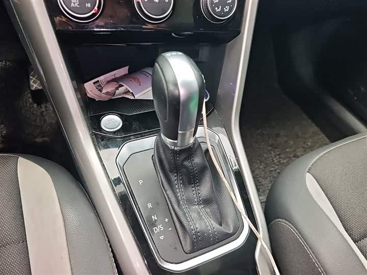 Фото 7 - Volkswagen T-Roc