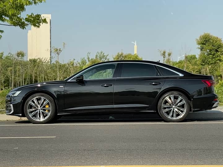 Photo 4 - Audi A6L