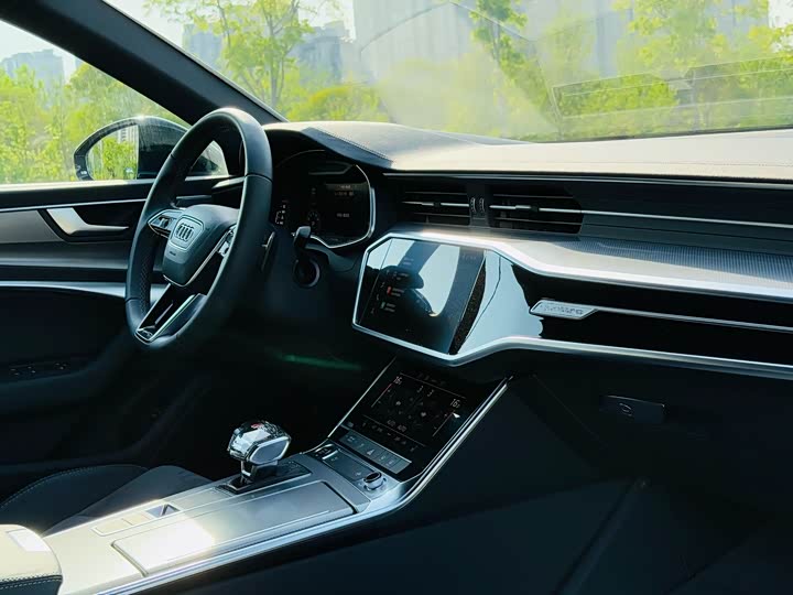Photo 7 - Audi A6L