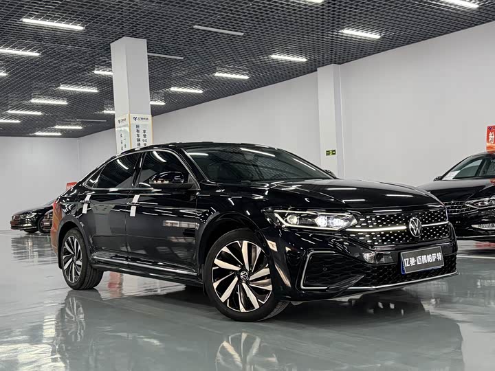 Фото 3 - Volkswagen Passat