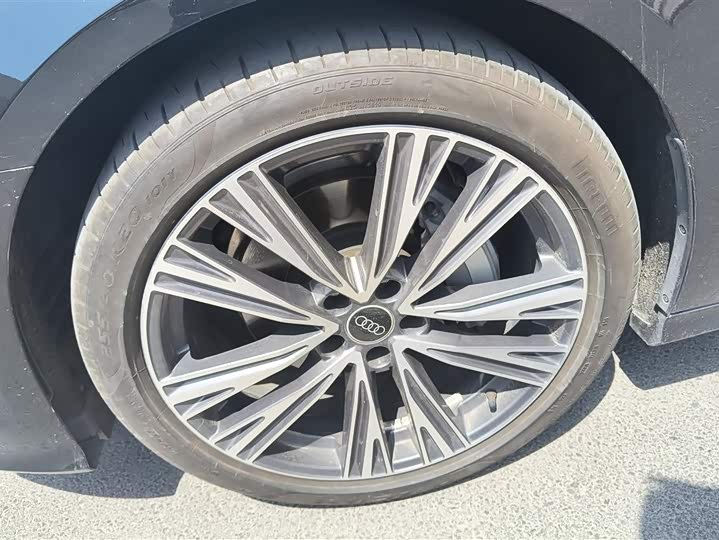 Фото 6 - Audi A6L