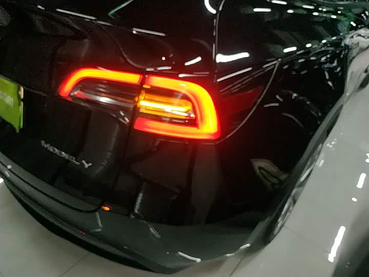 Фото 8 - Tesla Model Y