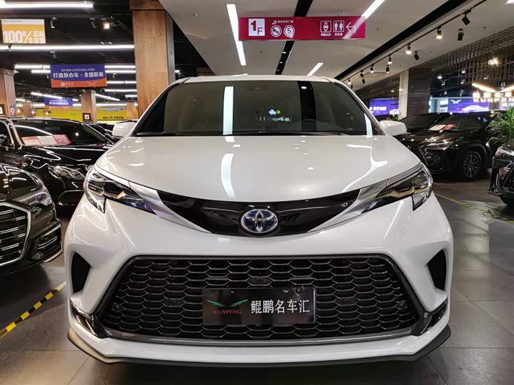 Фото 2 - Toyota Granvia