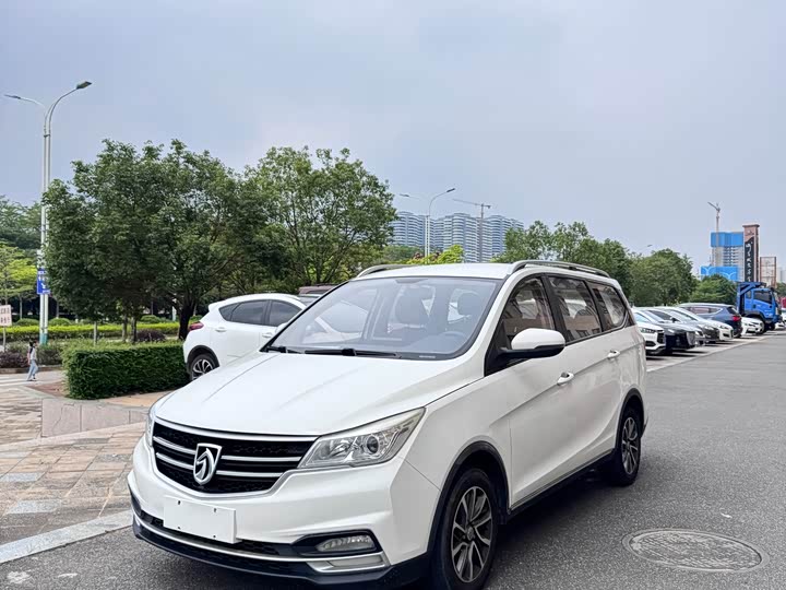 Baojun 730 2021 2021款 1.5L 手动时尚型 7座