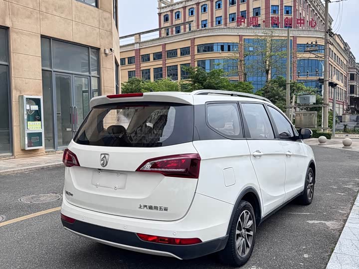 Baojun 730 2021 2021款 1.5L 手动时尚型 7座