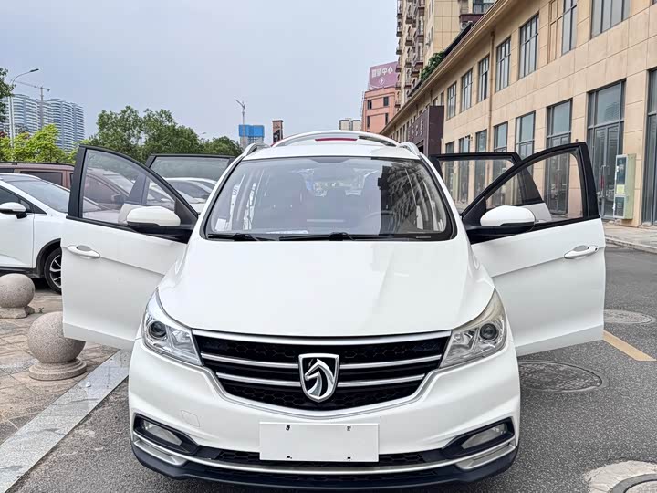 Baojun 730 2021 2021款 1.5L 手动时尚型 7座