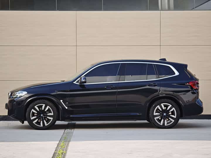 2024 BMW iX3
