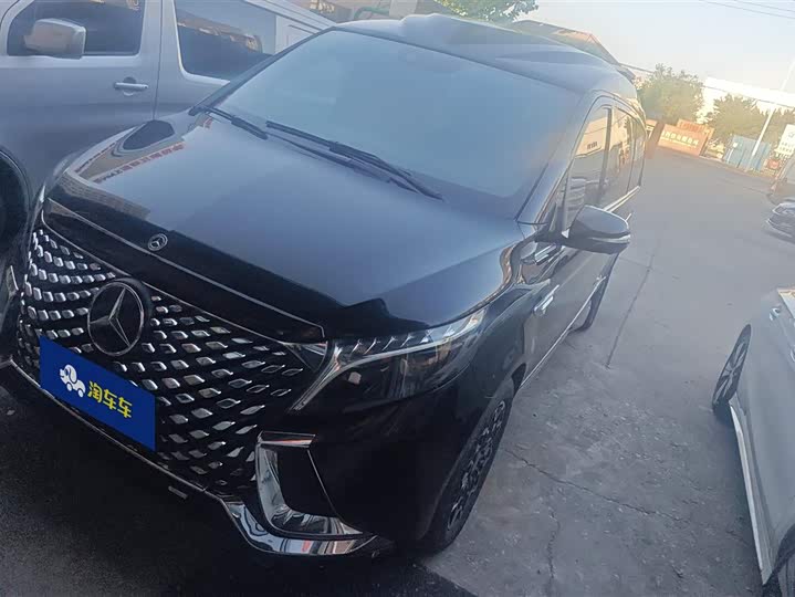 صورة 2 - Mercedes-Benz V-Class