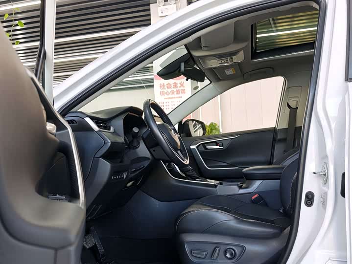 Фото 5 - Toyota Wildlander