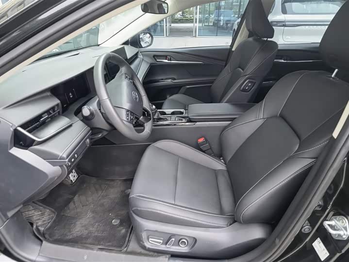 Toyota Camry 2026 2026款 双擎 2.0HSE 运动Lite版
